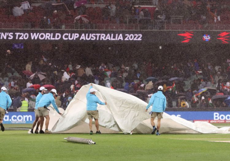 adelaideoval021101-min_(1)