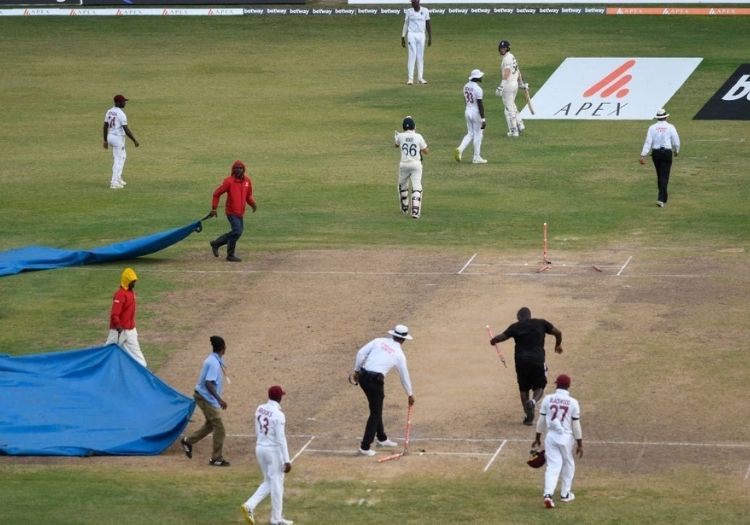 antiguarain110301-min