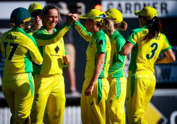 australiawomen071001-min