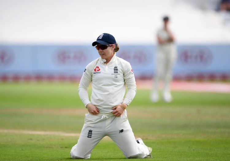 England sweat on x ray after Tammy Beaumont struck on thumb