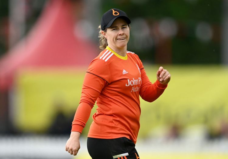 Nadine de Klerk and Tammy Beaumont ease The Blaze to victory over ...