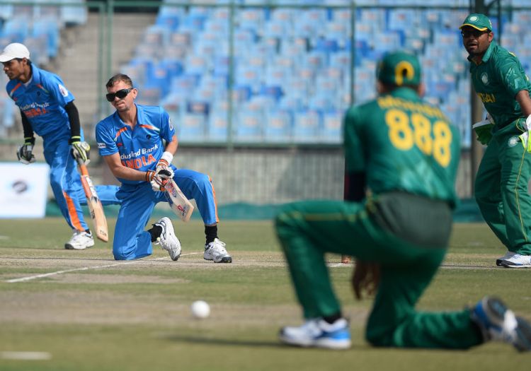 blindcricket030601-min
