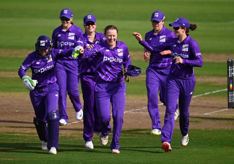 chargersbravewomenpre20082201