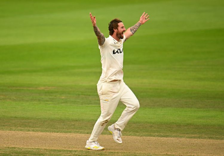 Surrey strengthen position at top of Championship with comprehensive ...