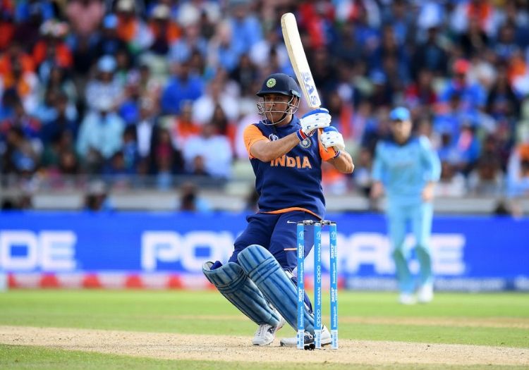 dhoni010702