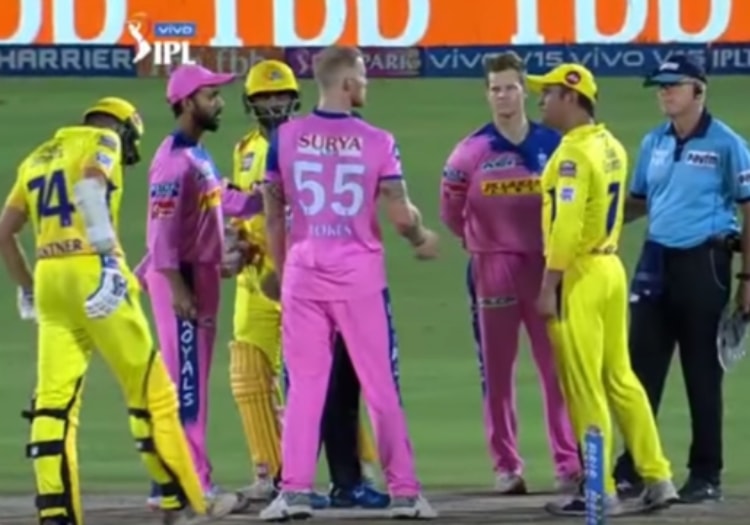dhoni120401-min