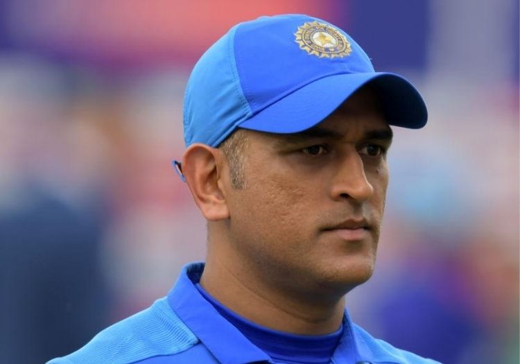 dhoni150802001