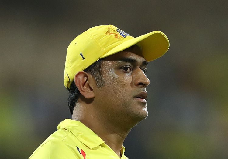 dhoni170201