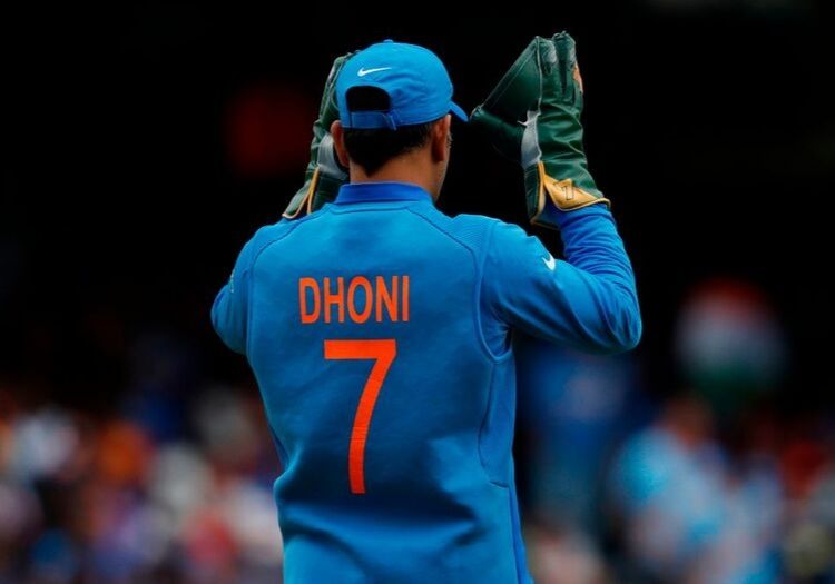 dhoni220901-min