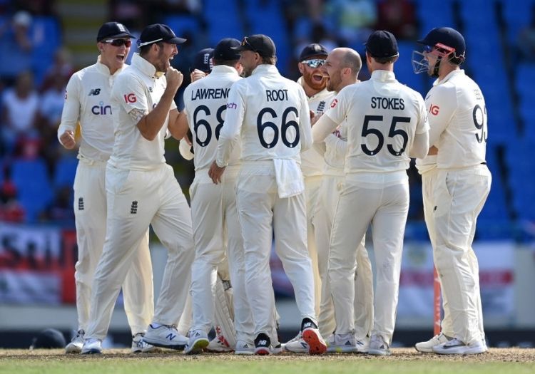 englandstrauss14032201