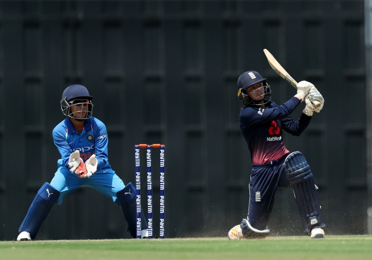 englandwomen1070418-3