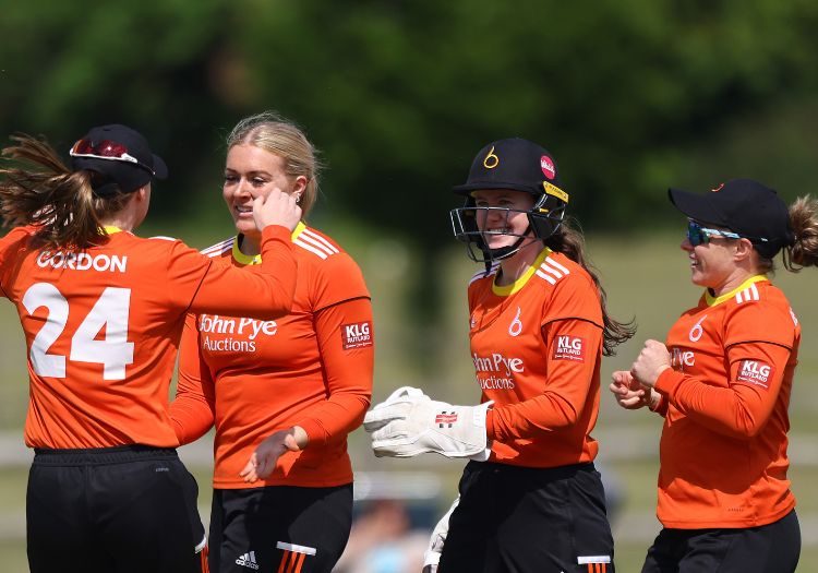 Nat Sciver-Brunt finds best form as The Blaze qualify for Charlotte ...