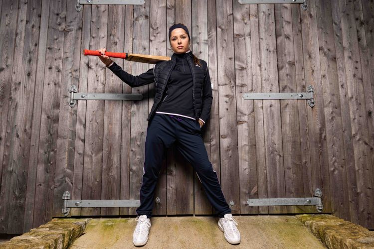 honor_black,_maiden_cricket_2