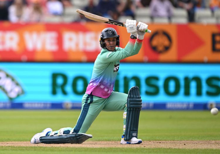 Amelia Kerr bowls Maia Bouchier with a beauty