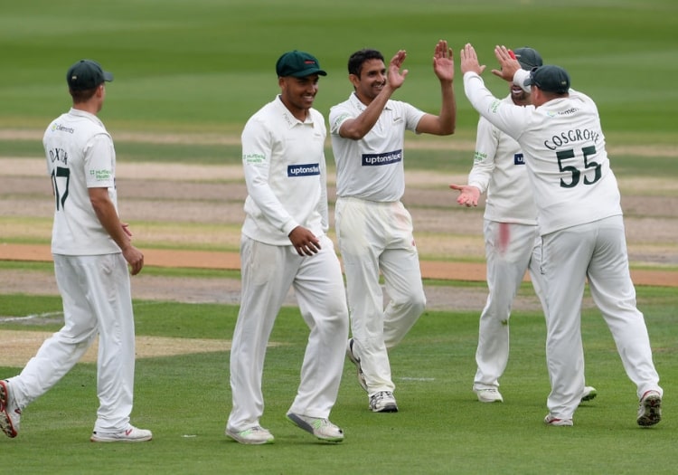 leics260301-min