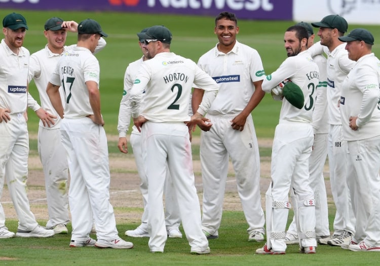 leics260303-min