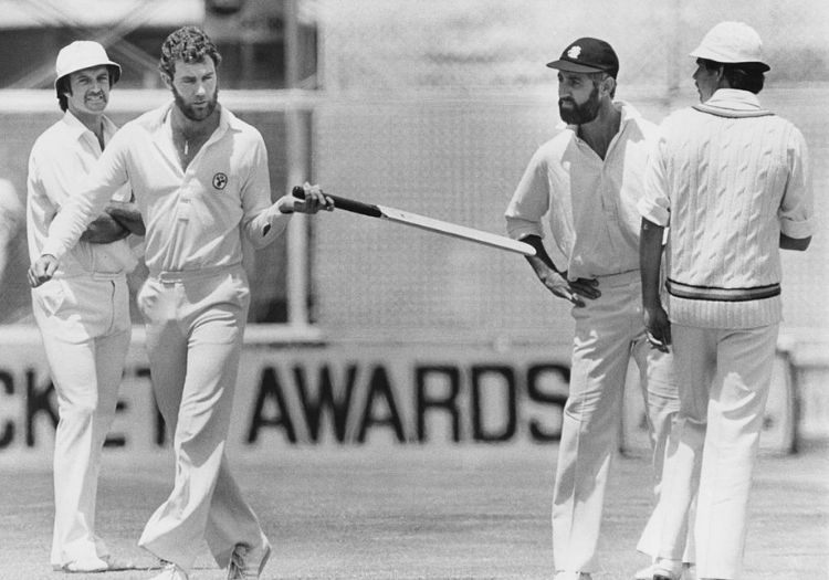 Dennis Lillee S Infamous Aluminium Bat Sells Well At Auction