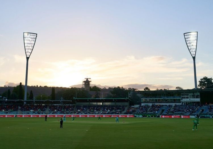 manukaoval080101-min