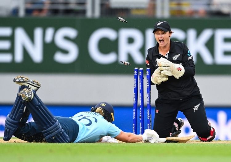 Katey Martin ends playing career after 21 years | The Cricketer