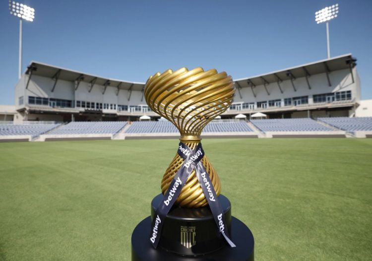 mlctrophy070201-min