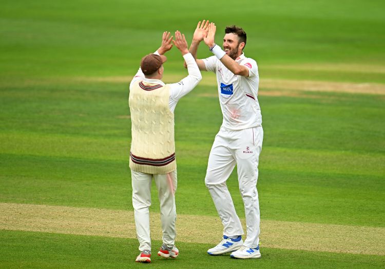 County Championship Division One Roundup: Worcestershire Secure Vital 