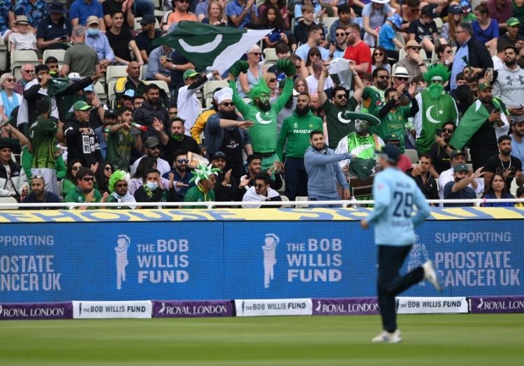 pakistanfans170201-min