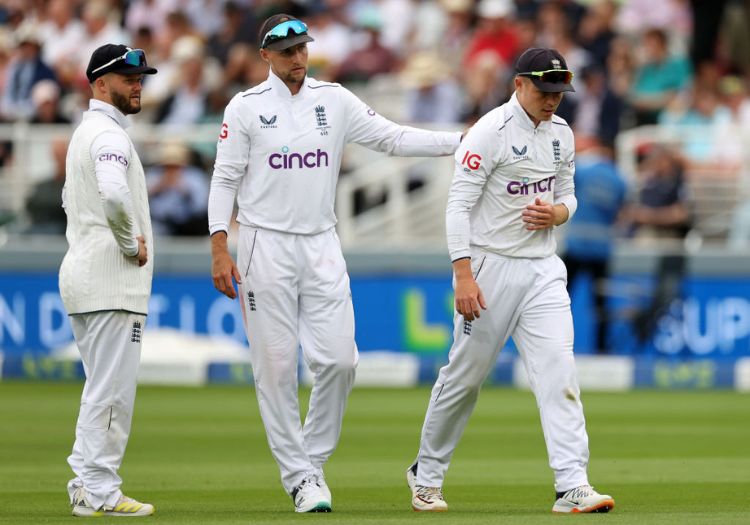 Injury fears for Ollie Pope after England vicecaptain jars shoulder at