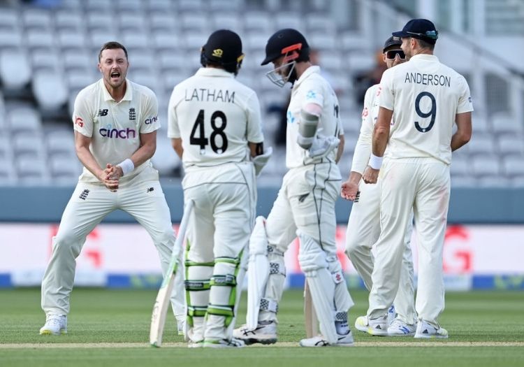 robinsoncele060601-min