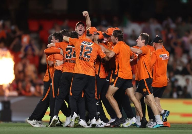 Perth Scorchers V Sydney Sixers, Big Bash 2021-22 Final: Score ...