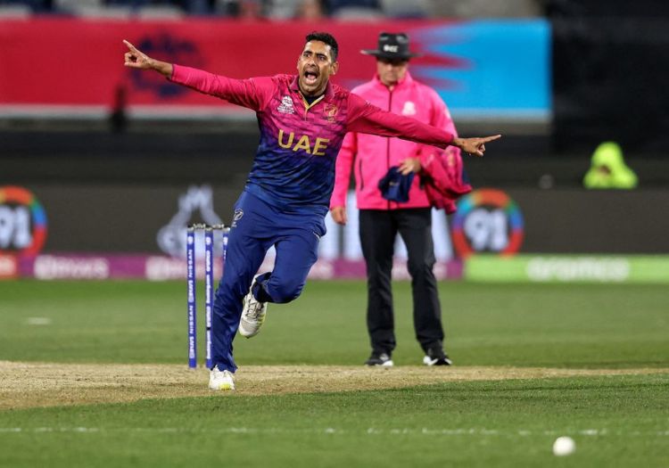 A clinical bowling display helps Sri Lanka crush UAE