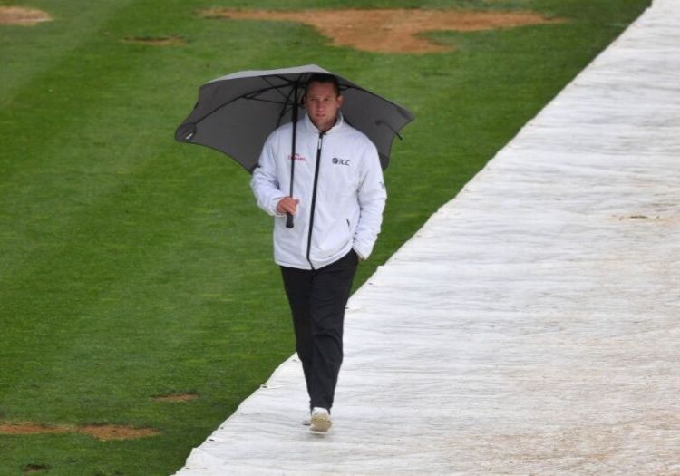 umpire150801-min
