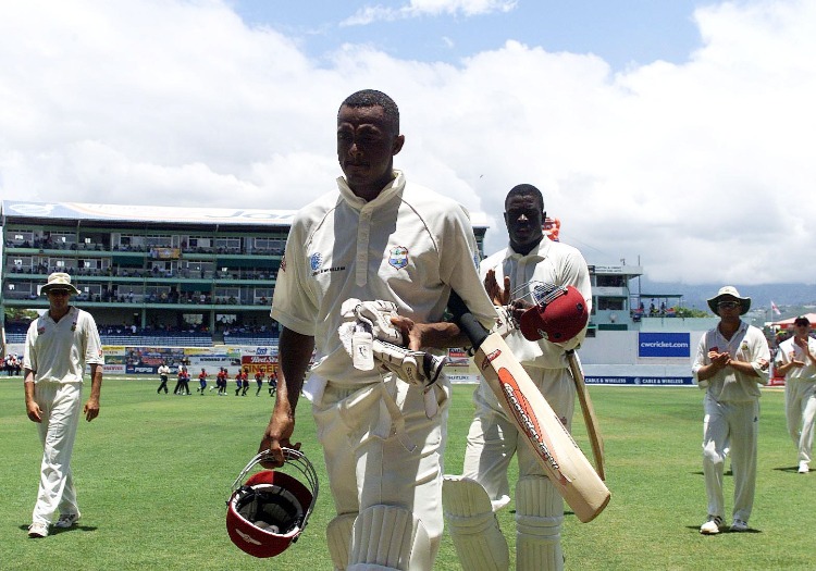 Courtney Walsh should not have to take batting lessons from an administrator
