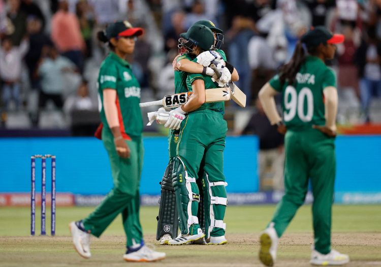 Women's T20 World Cup: Laura Wolvaardt Guides South Africa Into Semi ...